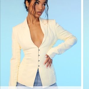 NWT Pretty Little Thing Cream Blazer